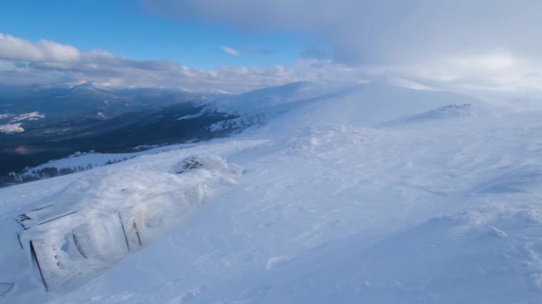 多云和多风的山景 乌克兰喀尔巴阡山脉Dragobrat滑雪胜地 — 图库视频影像