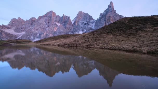 Crepúsculo Nocturno Otoño Alpino Dolomitas Escena Montaña Trento Italia Lago — Vídeos de Stock