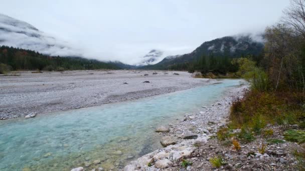 Otoño Día Nublado Karwendel Prealpes Bávaros Flujo Del Río Isar — Vídeos de Stock