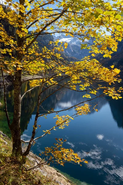 Sonnige Idyllische Farbenfrohe Herbstliche Alpensicht Ruhiger Bergsee Mit Klarem Transparentem — Stockfoto