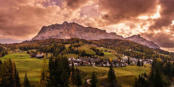 Güneşli Sonbahar Alp Dolomitleri Kayalık Dağ Manzarası Sudtirol Talya Alp — Stok fotoğraf