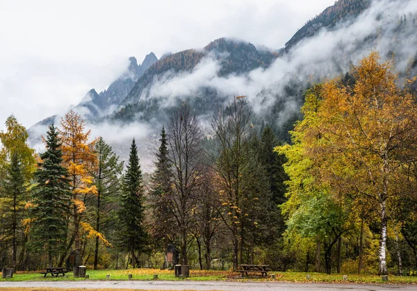 Mraky Mlhavá Podzimní Alpská Horská Scéna Rakouské Lienzer Dolomiten Alpy — Stock fotografie