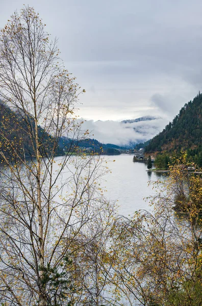 高山高山秋湖Achensee 阿尔卑斯山 蒂罗尔 奥地利 风景秀丽的旅游 季节和自然美景概念风景 — 图库照片