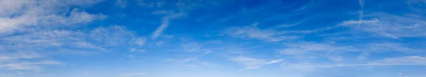 Vit Fluffig Cirrus Och Cirrocumulus Moln Djupblå Azurblå Himmel Sommar — Stockfoto