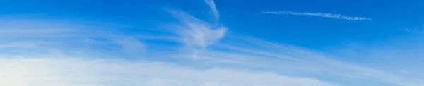 White Fluffy Cirrus Cirrocumulus Clouds Deep Blue Azure Sky Summer — Stock Photo, Image