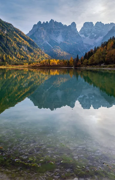 Otoño Tranquilo Lago Alpino Durrensee Lago Landro Cristallo Grupo Montañoso — Foto de Stock