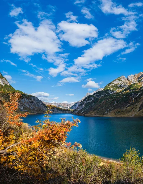 Sonniger Herbstlicher Alpiner Tappenkarsee Und Darüber Felsige Berge Kleinarl Land — Stockfoto