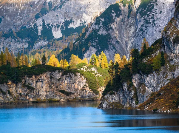 Sonniger Herbstlicher Alpiner Tappenkarsee Und Darüber Felsige Berge Kleinarl Land — Stockfoto