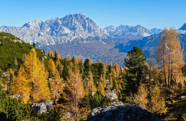 Słoneczny Malowniczy Jesienny Alpejski Dolomity Skalisty Widok Góry Ścieżki Turystycznej — Zdjęcie stockowe