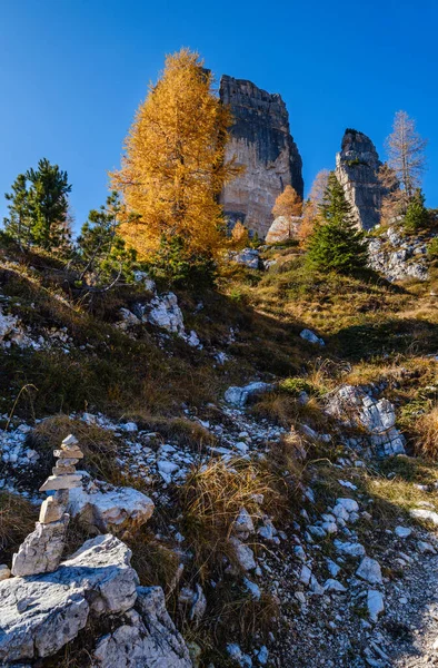Solig Höst Alpina Dolomiter Stenig Bergsscen Sudtirol Italien Cinque Torri — Stockfoto