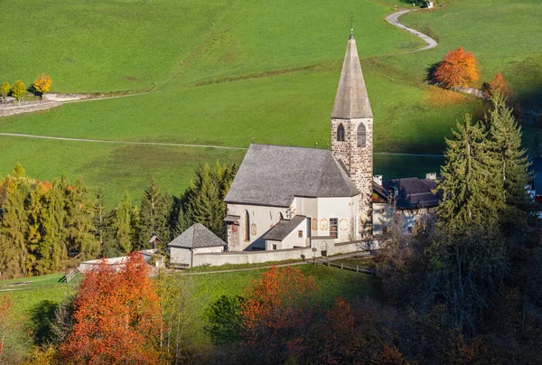 Otoño Por Mañana Santa Magdalena Famosa Italia Dolomitas Pueblo Montaña — Foto de Stock