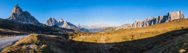 Włoskie Dolomity Spokojny Widok Góry Słoneczny Wieczór Giau Pass Malowniczy — Zdjęcie stockowe