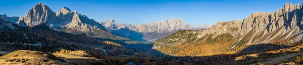 Dolomitas Italianos Montanha Pacífica Vista Ensolarada Noite Giau Pass Clima — Fotografia de Stock