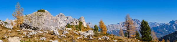Slunečný Malebný Podzimní Alpský Dolomity Skalnatý Pohled Turistické Stezky Giau — Stock fotografie