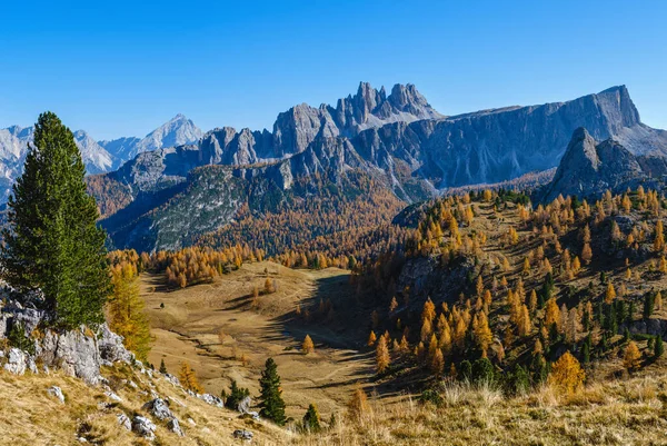 Sonnige Malerische Herbst Alpine Dolomiten Felsigen Bergblick Vom Wanderweg Vom — Stockfoto