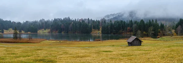 Jezioro Alpejskie Geroldee Lub Wagenbruchsee Bawaria Niemcy Jesienny Zachmurzenie Mgła — Zdjęcie stockowe