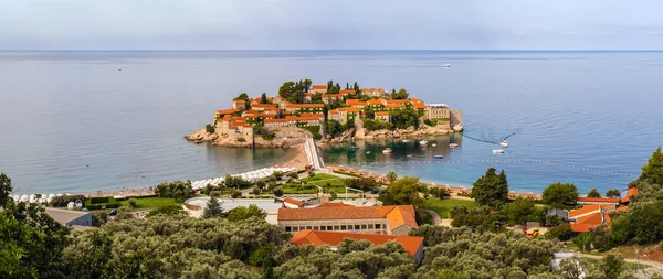 Ráno Pohled Ostrov Sveti Stefan Moře Pláží Město Hote Černá — Stock fotografie