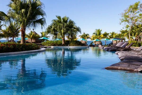 Hotel swimming pool — Stock Photo, Image