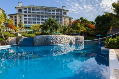 Otel yüzme havuzu 