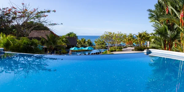 Hotel swimming pool — Stock Photo, Image