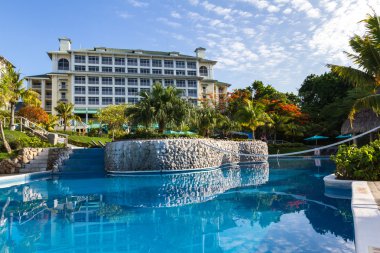 Otel yüzme havuzu 