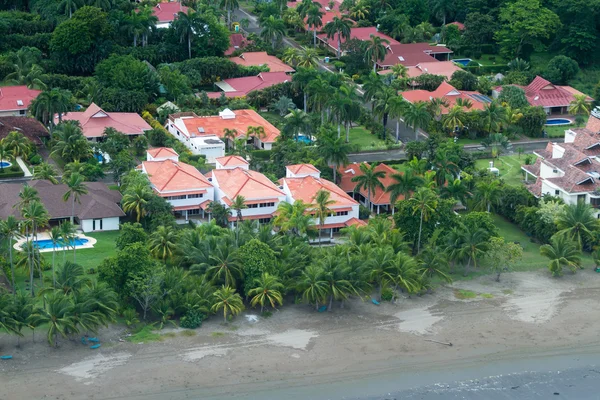 Casas de luxo na praia — Fotografia de Stock