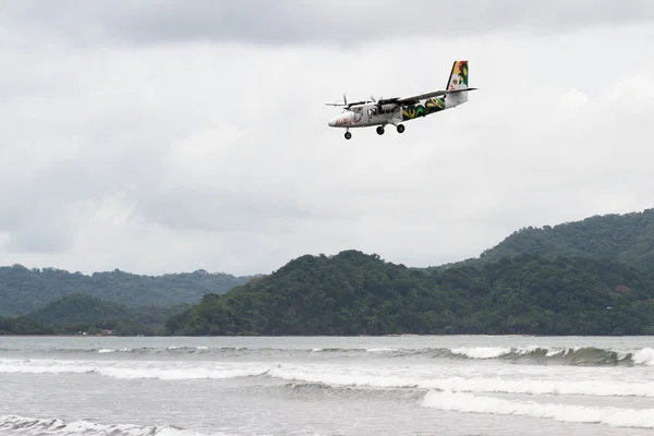 Coming in for landing — Stock Photo, Image