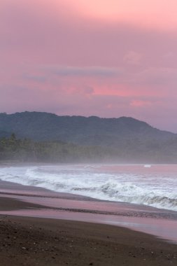 Sahilde gün batımı 