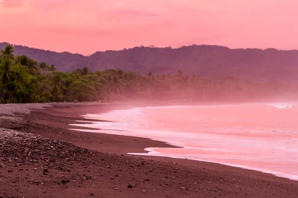 Zonsondergang op het strand — Stockfoto