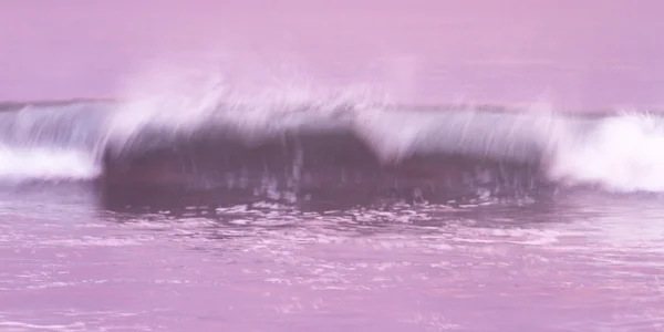 Crashing waves in the evening — Stock Photo, Image