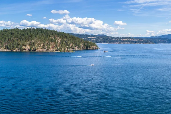 Vue aérienne de la colline des baignoires et du lac — Photo