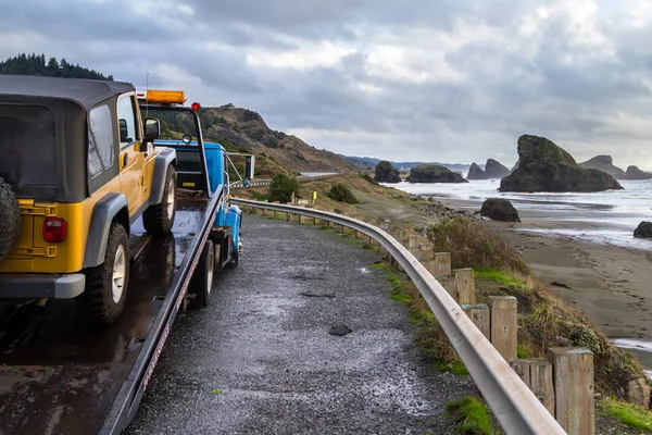 Car trouble with a beautiful view — Stock Photo, Image