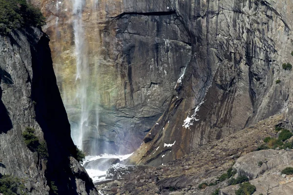 Yosemite Fall with a rainbow — Stock Photo, Image
