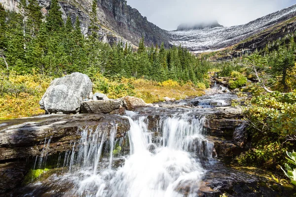 Glaciar derreter queda de água — Fotografia de Stock