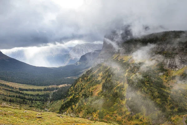 Paisaje terrestre de montaña de otoño — Foto de Stock
