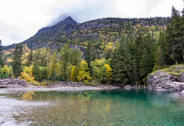 Pristine glacial river flow — Stock Photo, Image