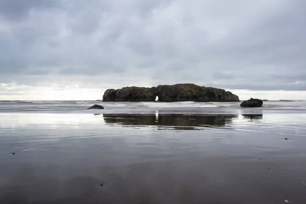 Bulutlu bir günde Oregon kıyılarında — Stok fotoğraf
