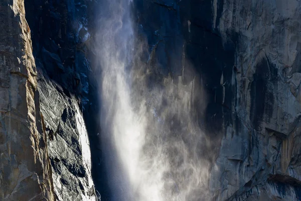 Bridal Veil waterfall in Yosemite — Stock Photo, Image