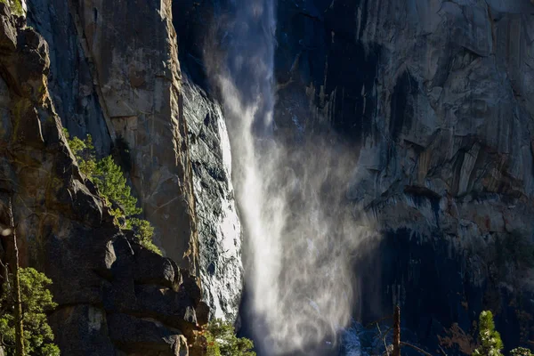 Bridal Veil waterfall in Yosemite — Stock Photo, Image