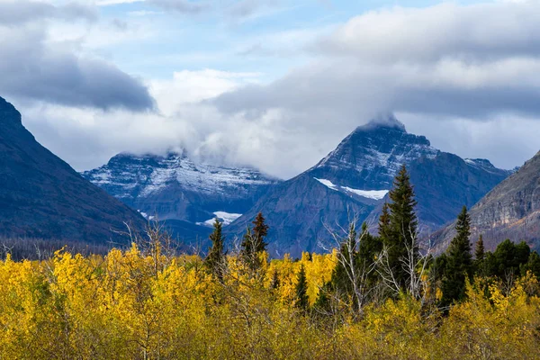 Automne dans les montagnes — Photo