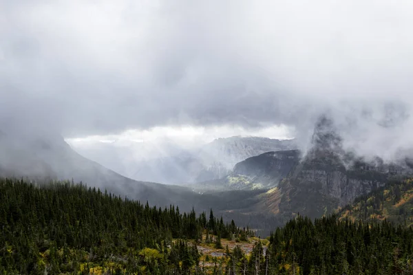 Paisaje terrestre de montaña de otoño —  Fotos de Stock