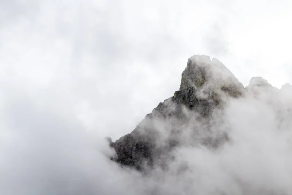 雾中的群山 — 图库照片