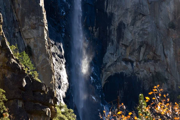 Bridal Veil waterfall in Yosemite — Stock Photo, Image