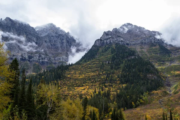 Paisaje terrestre de montaña de otoño —  Fotos de Stock