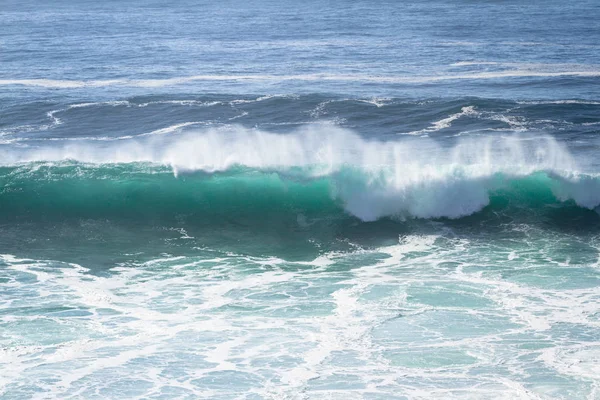 Ondas coloridas na Califórnia — Fotografia de Stock