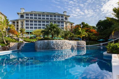 Otel yüzme havuzu 