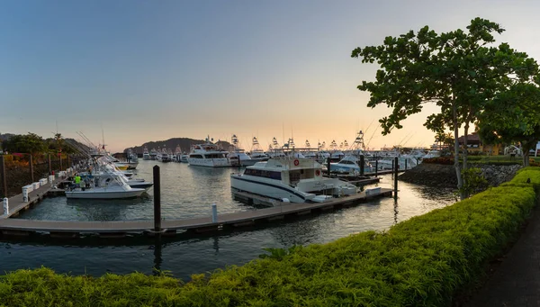 Vissersboten in de haven — Stockfoto