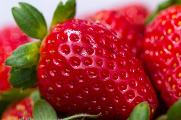 Reife rote Erdbeeren — Stockfoto