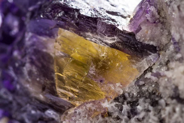 Piedra de fluorita púrpura — Foto de Stock