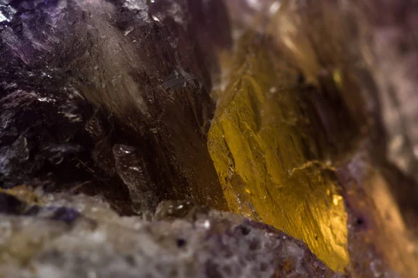 Piedra de fluorita púrpura —  Fotos de Stock